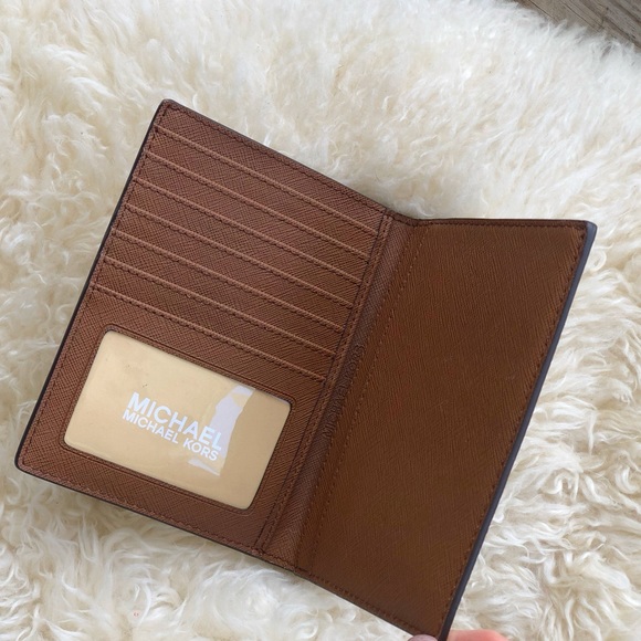 ***NEW‼️MK Passport Holder - Picture 2 of 5